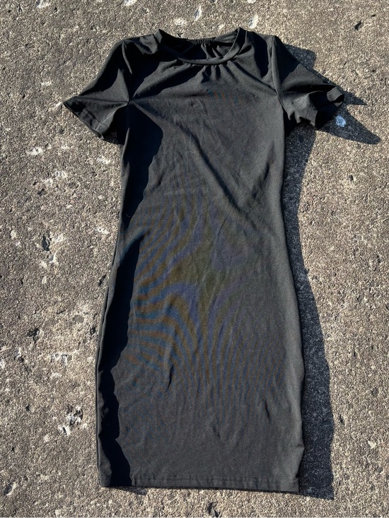 Dresses & Skirts - Classic Black Short-Sleeve Bodycon Dress